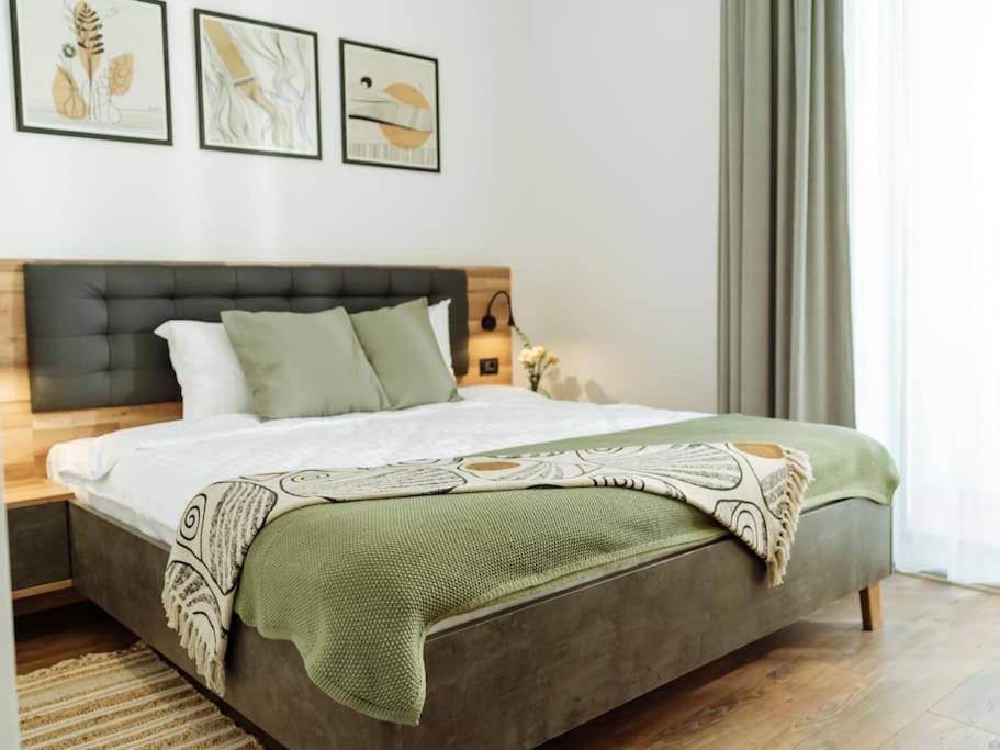 Central 5 Apartment - New Building & Parking Bukares Bagian luar foto