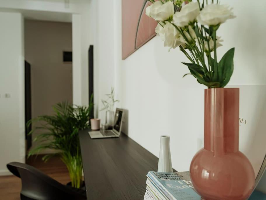 Central 5 Apartment - New Building & Parking Bukares Bagian luar foto