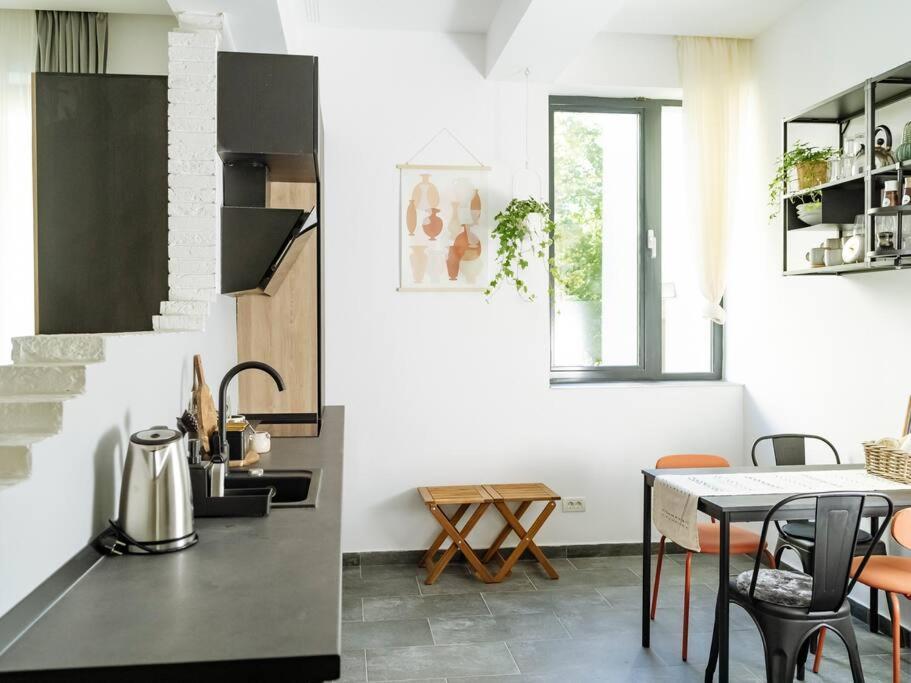 Central 5 Apartment - New Building & Parking Bukares Bagian luar foto