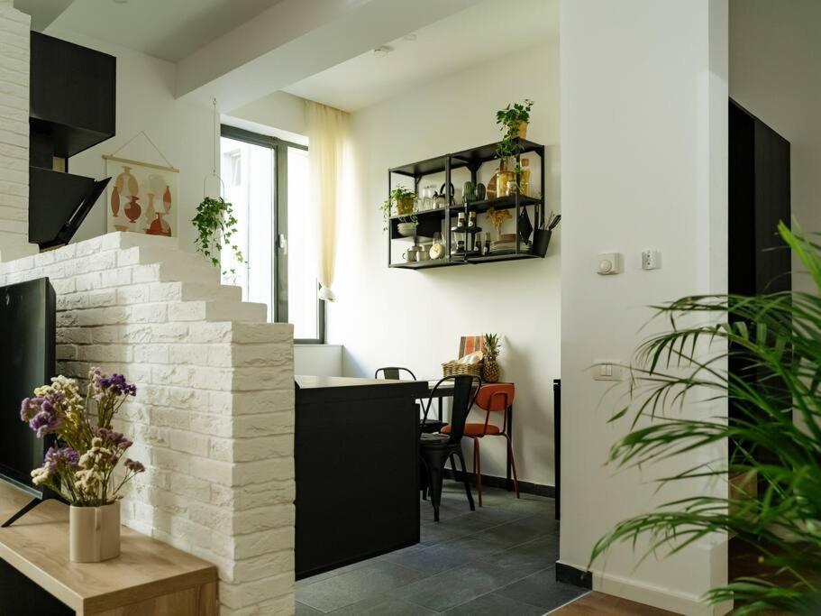 Central 5 Apartment - New Building & Parking Bukares Bagian luar foto