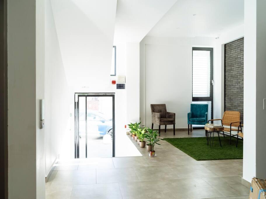 Central 5 Apartment - New Building & Parking Bukares Bagian luar foto
