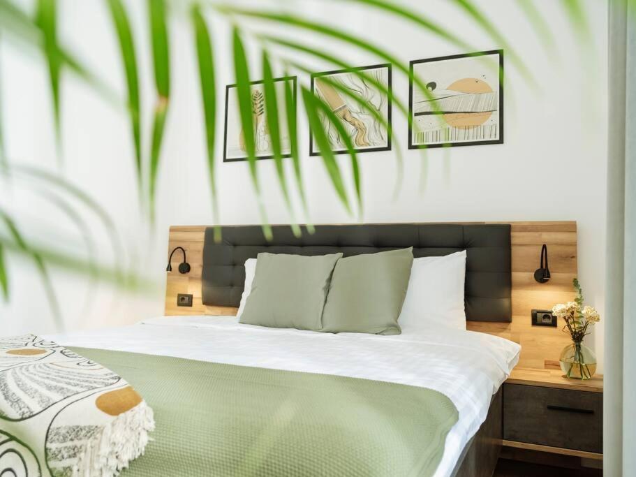 Central 5 Apartment - New Building & Parking Bukares Bagian luar foto