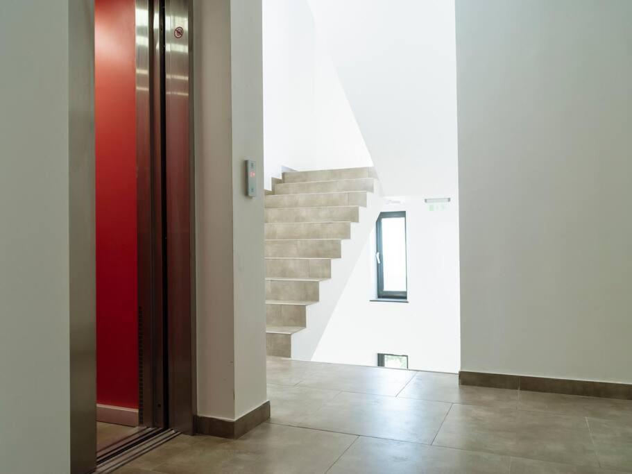Central 5 Apartment - New Building & Parking Bukares Bagian luar foto