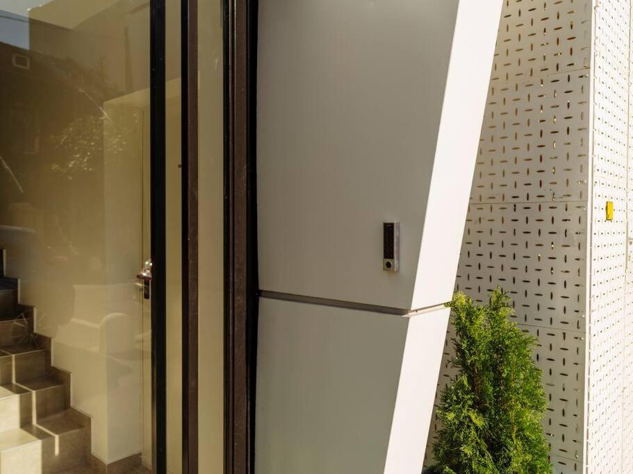 Central 5 Apartment - New Building & Parking Bukares Bagian luar foto