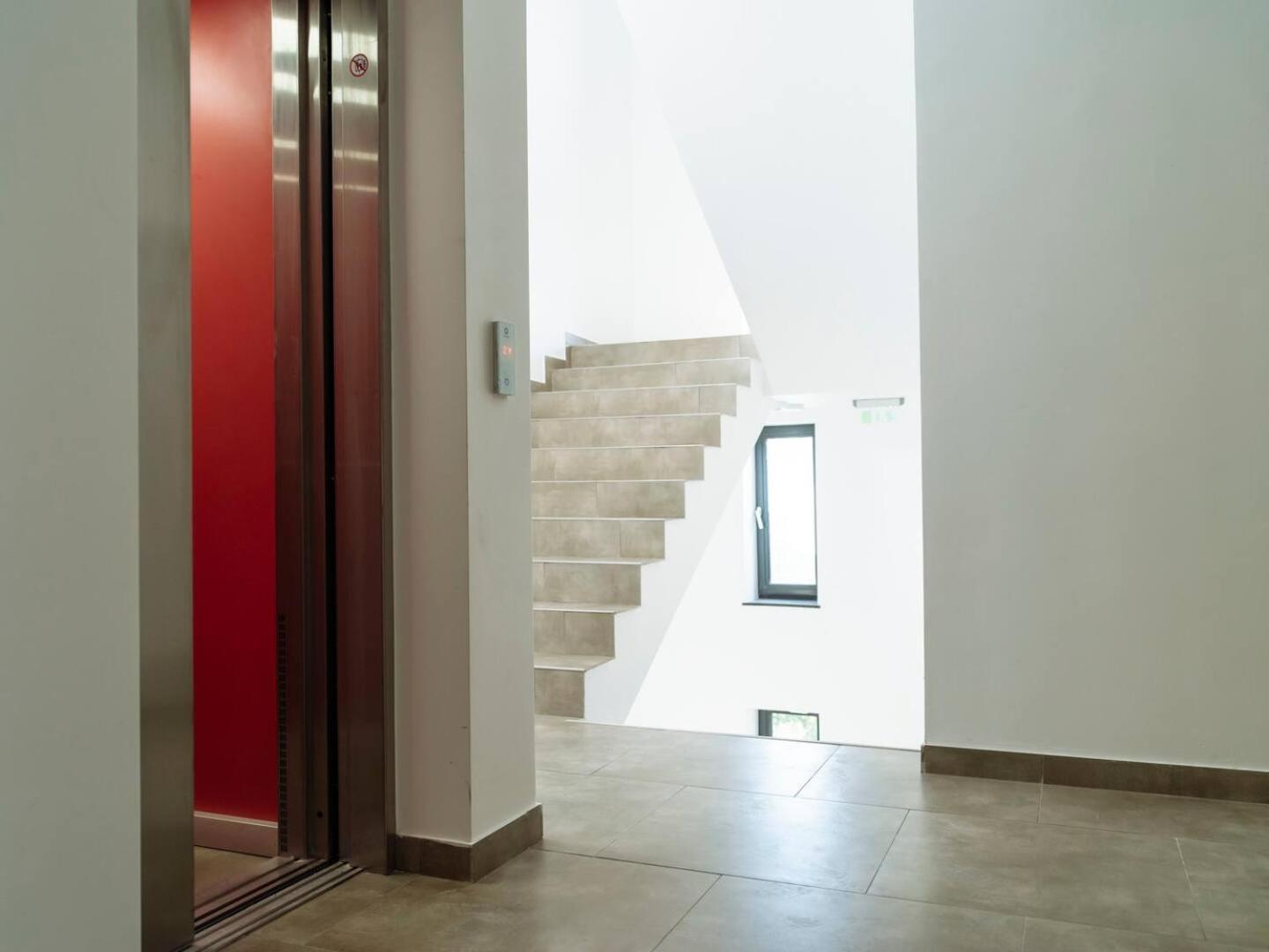 Central 5 Apartment - New Building & Parking Bukares Bagian luar foto